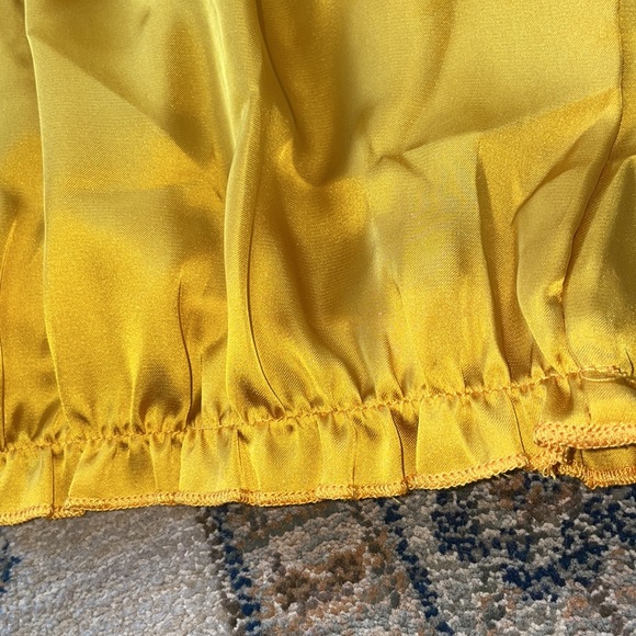 Forever 21 short sleeve mustard crop NWT S - Picture 2 of 6